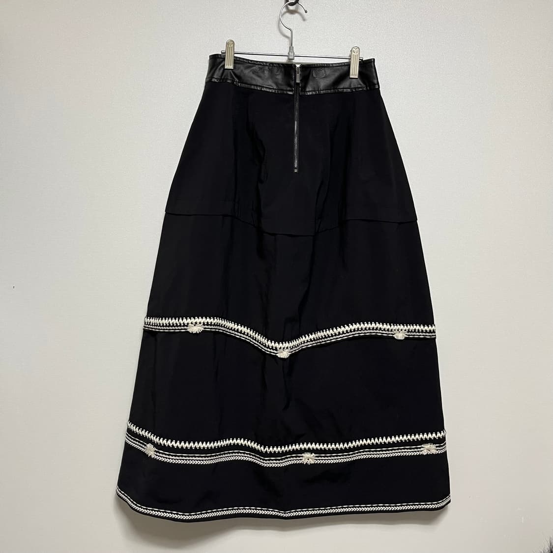 한섬 오즈세컨 블랙 자수 롱스커트 61 상품이미지5