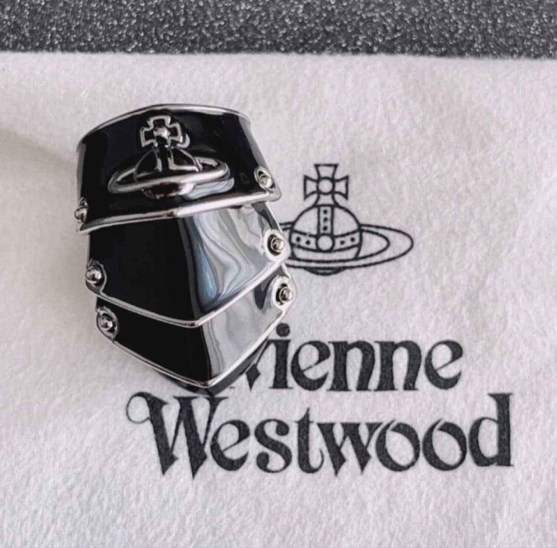 비비안웨스트우드 아카이브 블랙실버 아르테미스 너클링 반지 상품이미지1