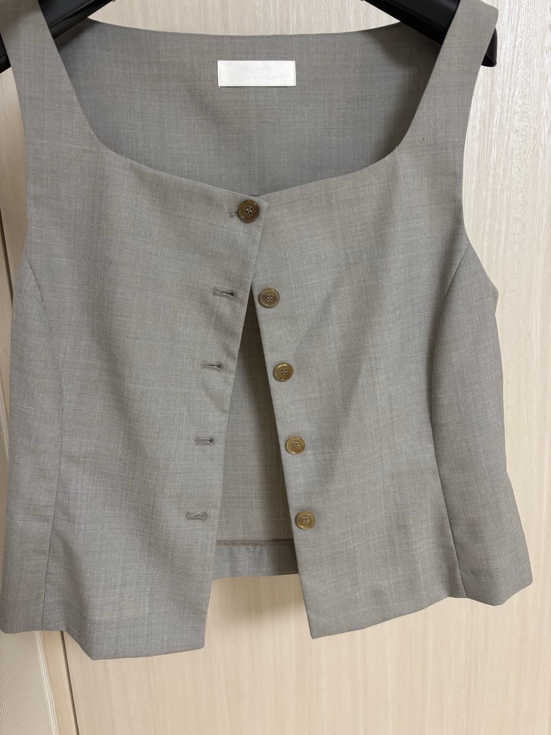 아모멘토 25SS Scoop Neck Two Way Vest, Beige 상품이미지2