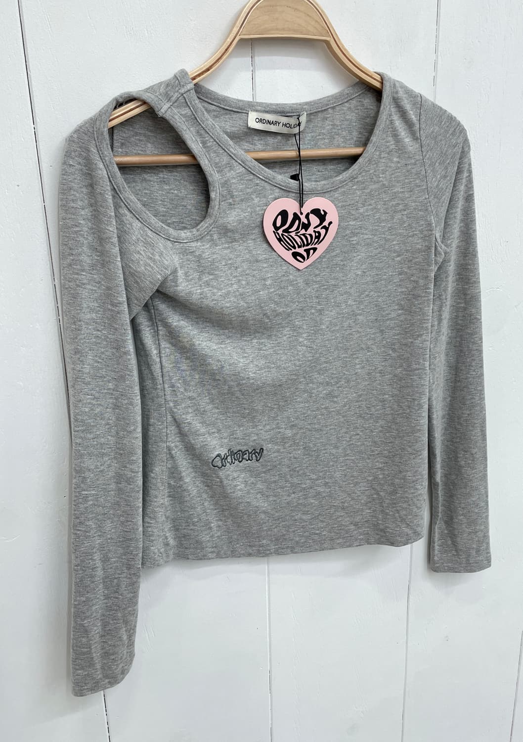 오디너리 홀리데이 숄더 컷아웃 롱슬리브 티셔츠 상품이미지4