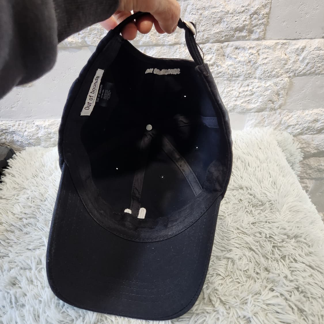 OUT OF BOUNDS 미니멀 자수 블랙 볼캡 상품이미지7