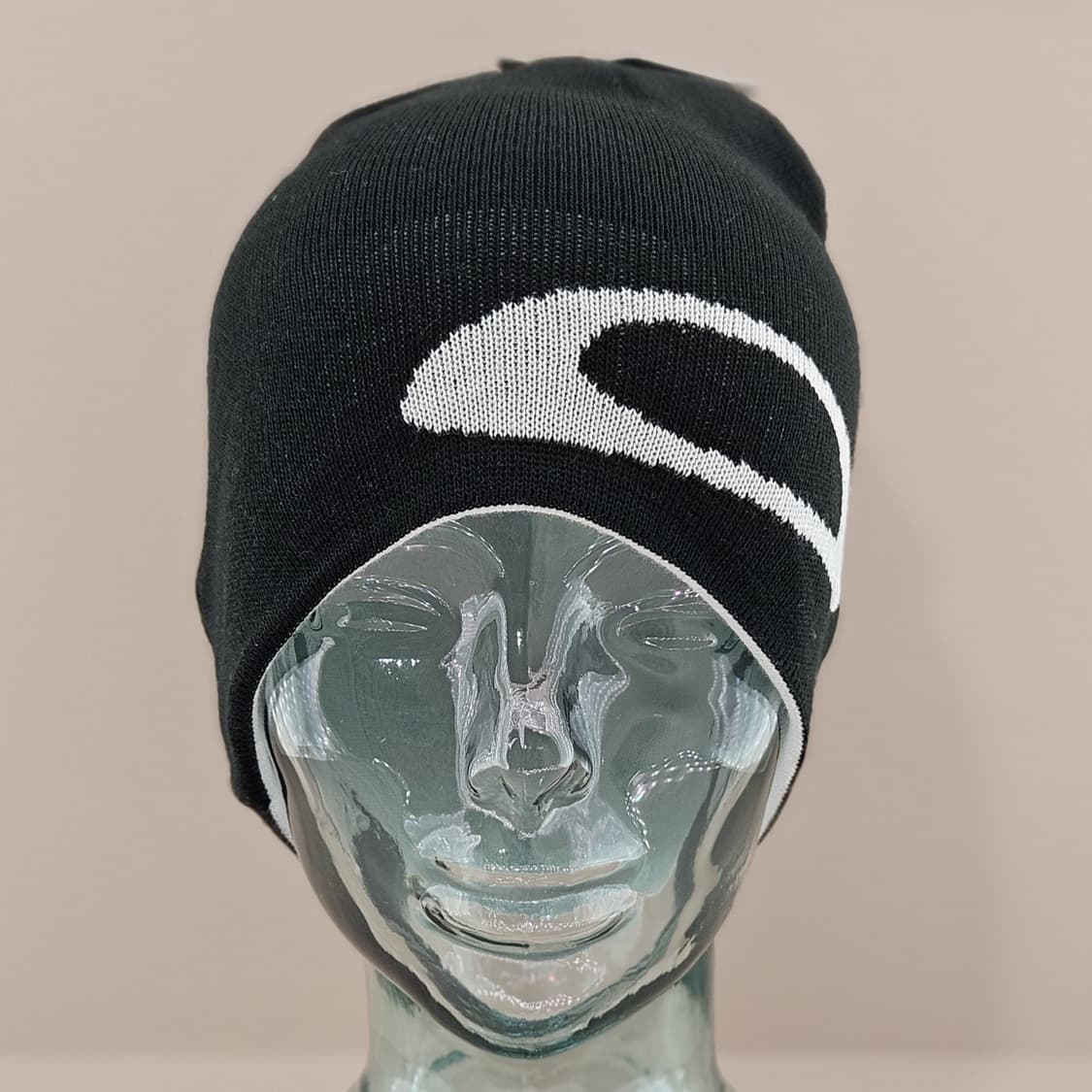 오클리 빅 O 로고 리버시블 비니 블랙/화이트 상품이미지2