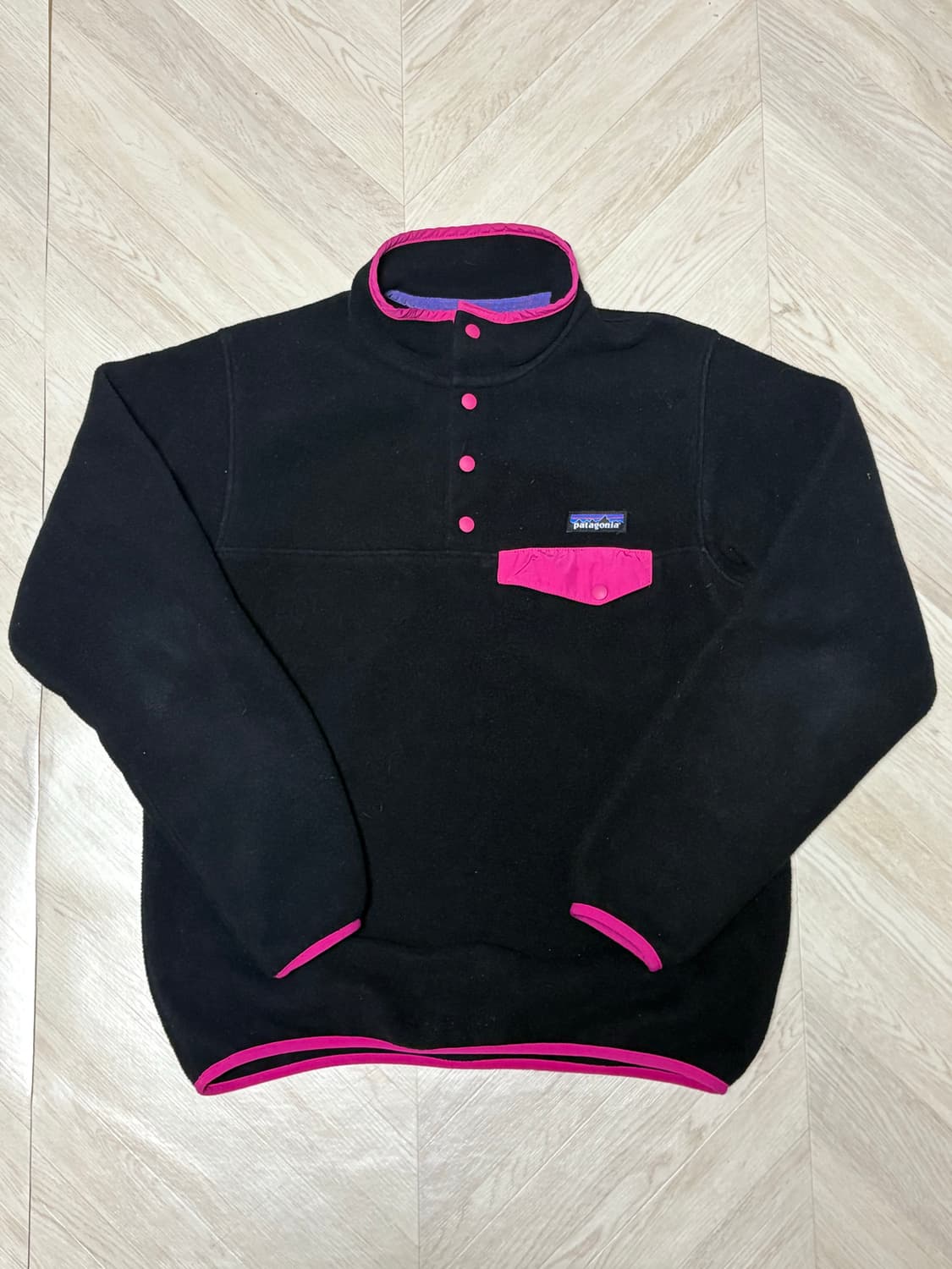 [S]파타고니아 신칠라 블랙/핑크 스냅티 상품이미지1