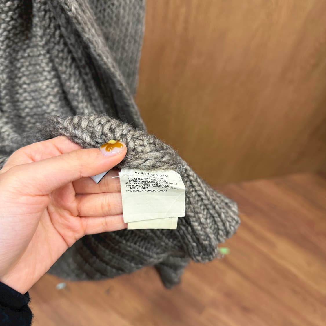 막스앤코 케이블 니트 오픈 롱 가디건 와이드 카울 후드 큐빅 장식 그레이 상품이미지10