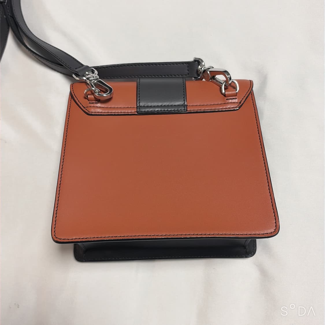 비비안웨스트우드 레더 크로스백 브릭 상품이미지4