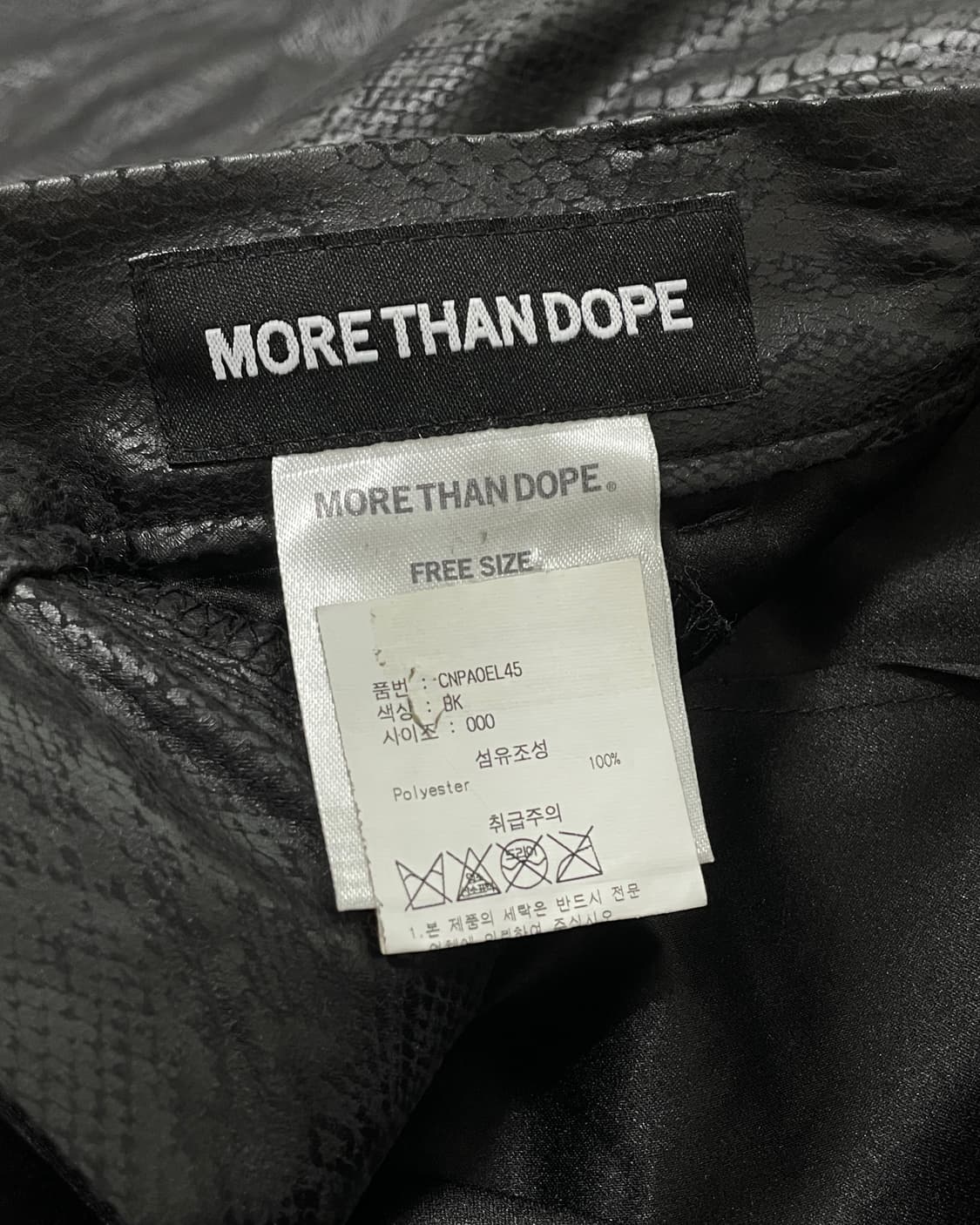 MORETHANDOPE 파이톤 코팅 팬츠 상품이미지6
