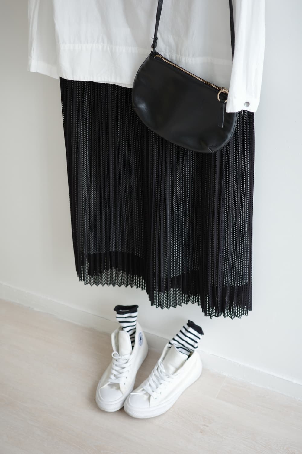 rhythomos 
• 블랙 펀칭 주름 미디어 스커트 상품이미지8