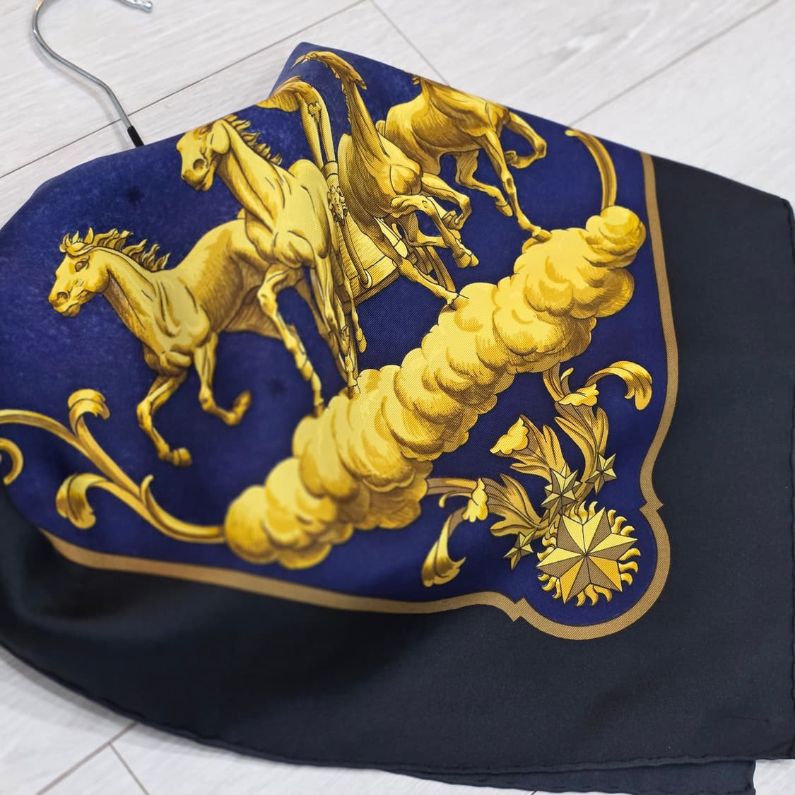 에르메스 스카프 까레90 코스모스 로얄네이비 상품이미지7