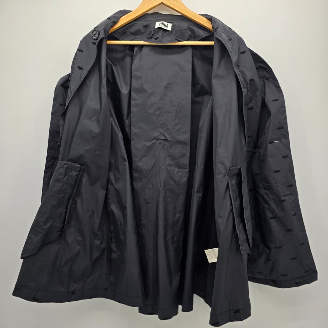 SONIA 블랙 립 패턴 트렌치 코트 상품이미지3