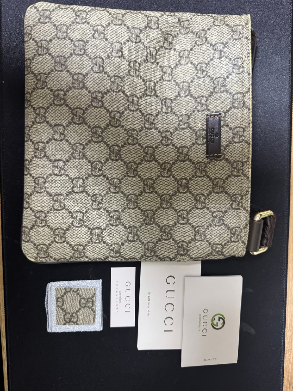 구찌 GG 패턴 크로스백 상품이미지1