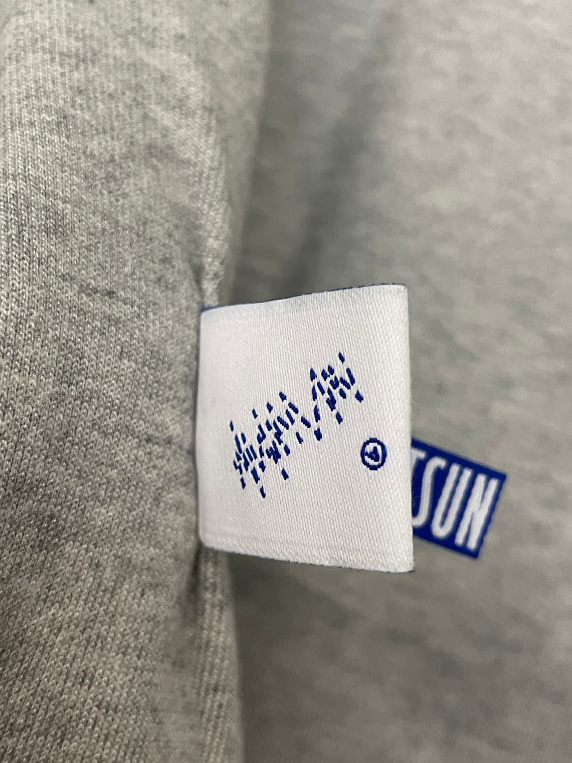 아더에러 메종키츠네 더 블루이스트 스웻셔츠 맨투맨 상품이미지10