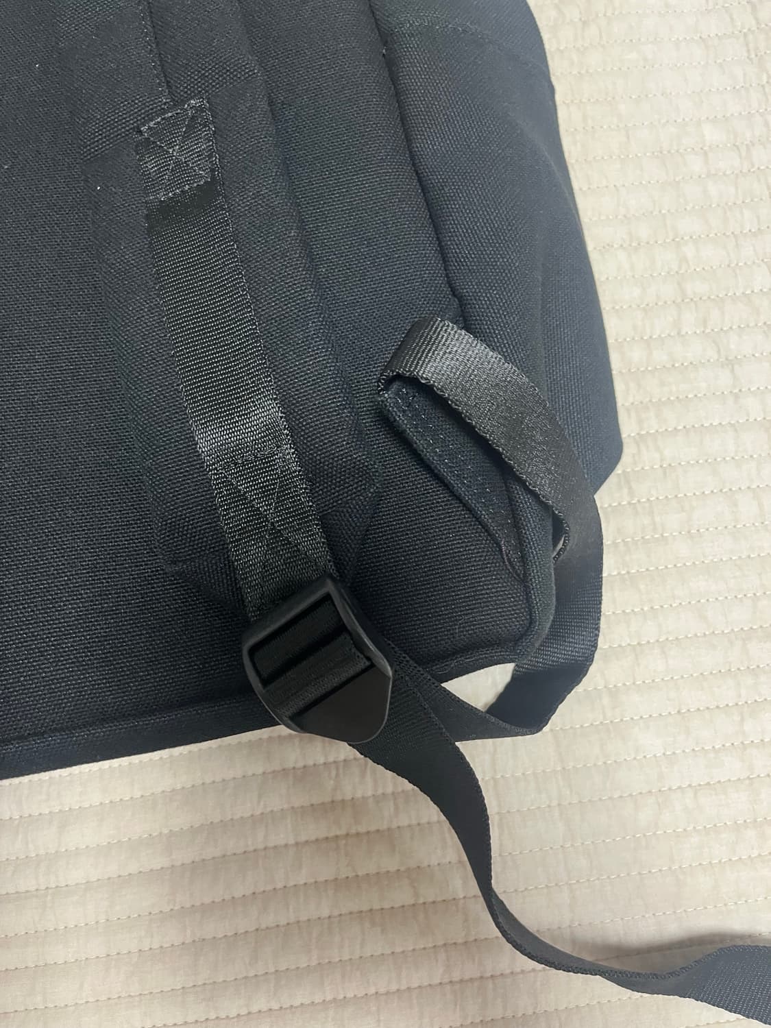 아더에러 지그재그 백팩 블랙 상품이미지5