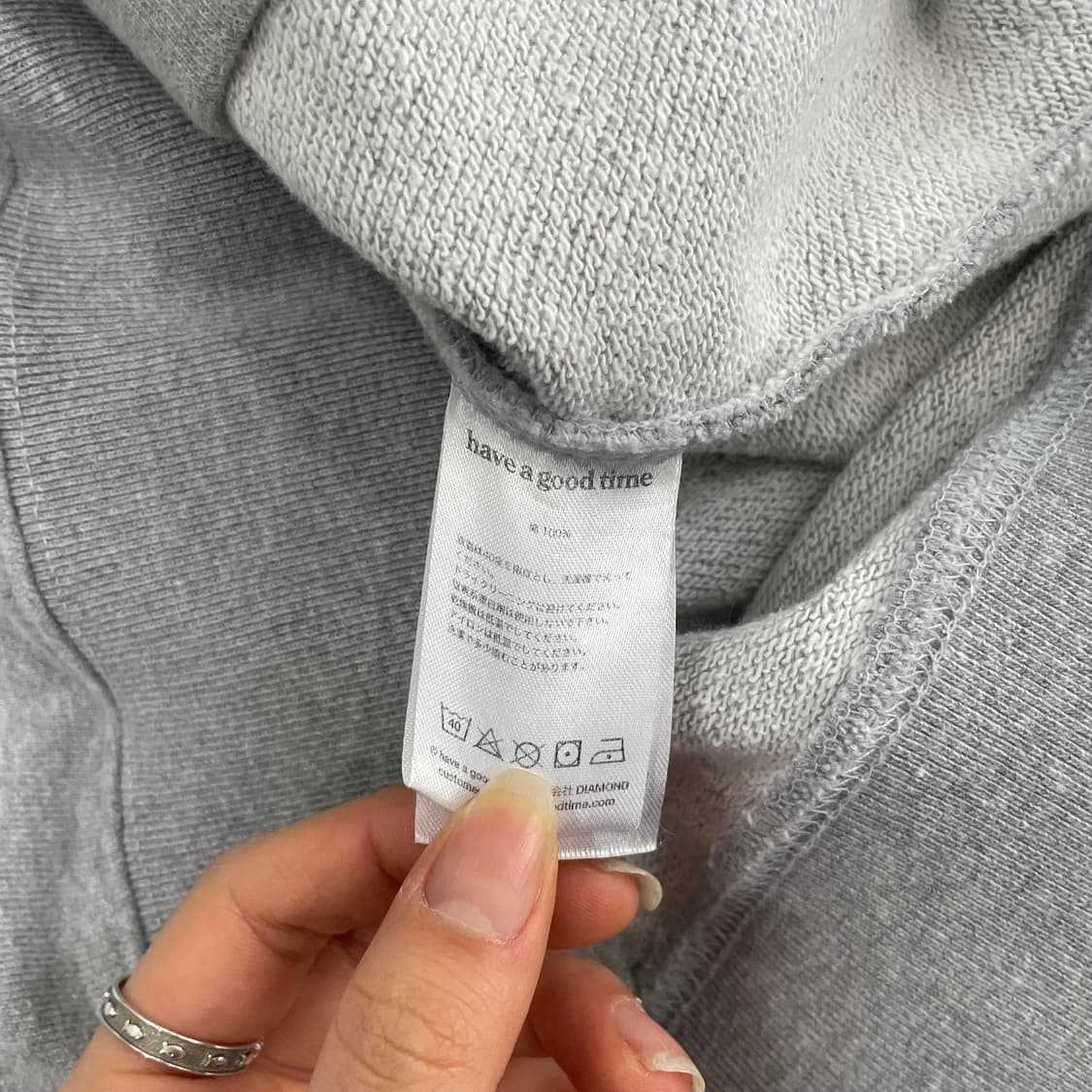 Have a good time 해브어굿타임 스몰로고 그레이 맨투맨 상품이미지6