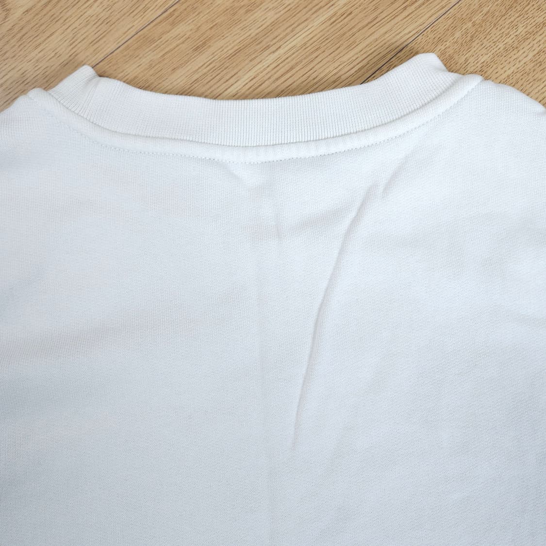 몽클레어 화이트 레터링 얇은기모 맨투맨 S 90 상품이미지7