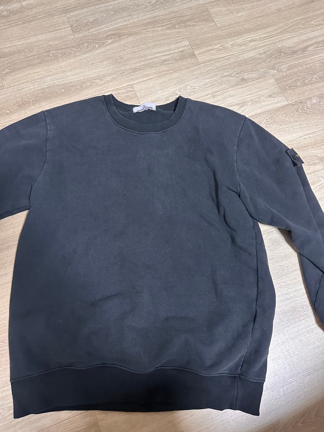 스톤아일랜드 맨투맨 팔아여 상품이미지1