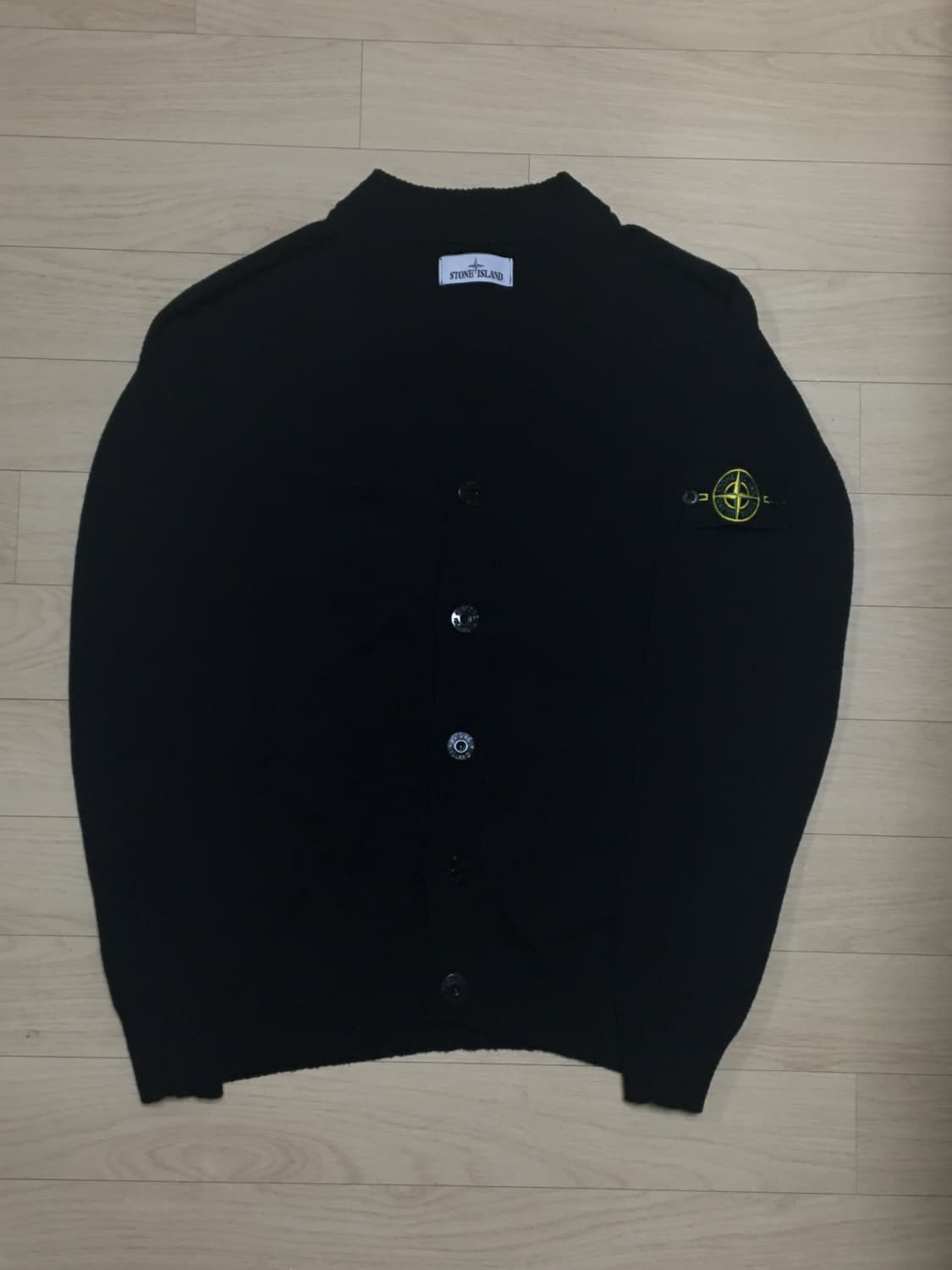 [M] 백화점판 스톤아일랜드 22ss V넥 블랙 가디건  상품이미지2