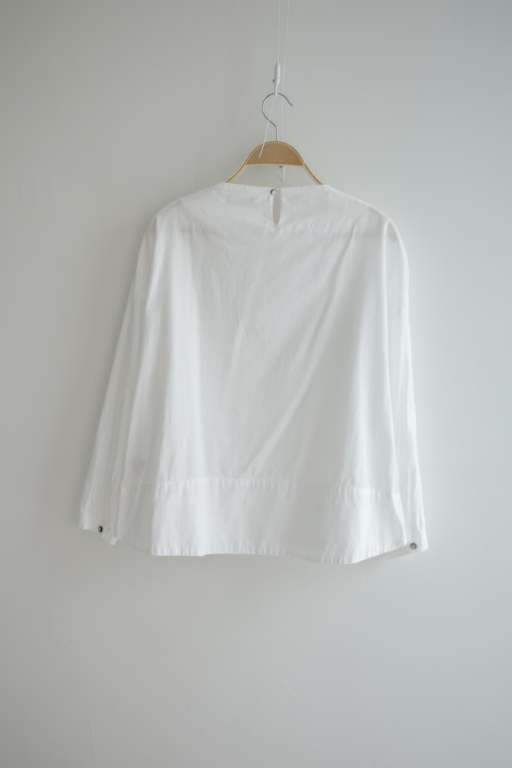 galerie non 
• 화이트 코튼 블라우스 상품이미지7