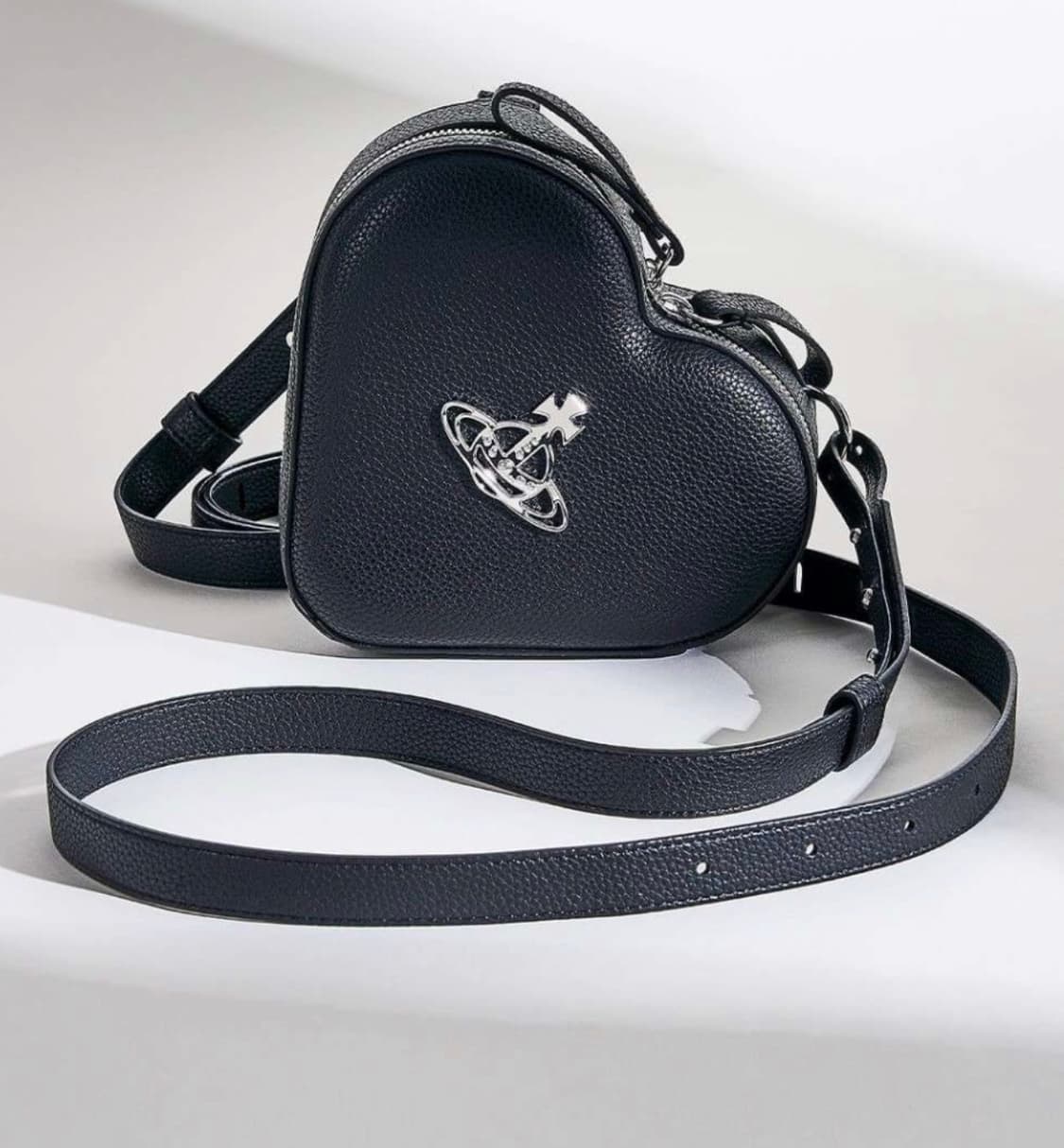 비비안웨스트우드 엘라 미니 하트 가죽 백팩 판매 상품이미지1