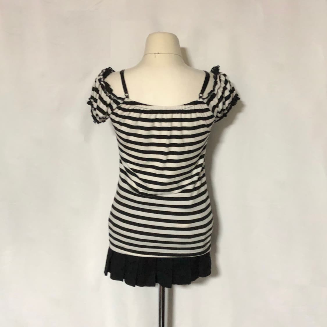 레이스 스트라이프 퍼프 슬리브 티셔츠  블랙 화이트 상품이미지6