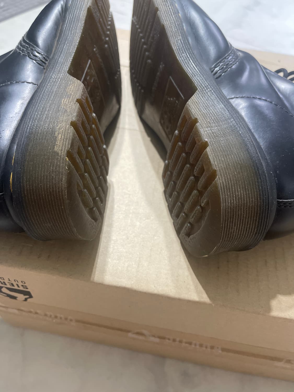 닥터마틴 10홀 워커 270 상품이미지9