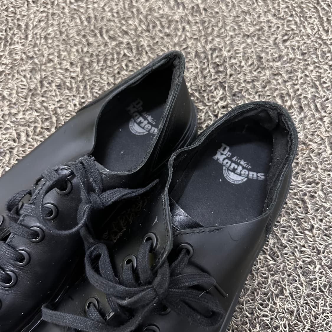 닥터마틴 단테 6홀 스니커즈 블랙 UK8(270사이즈) 상품이미지3
