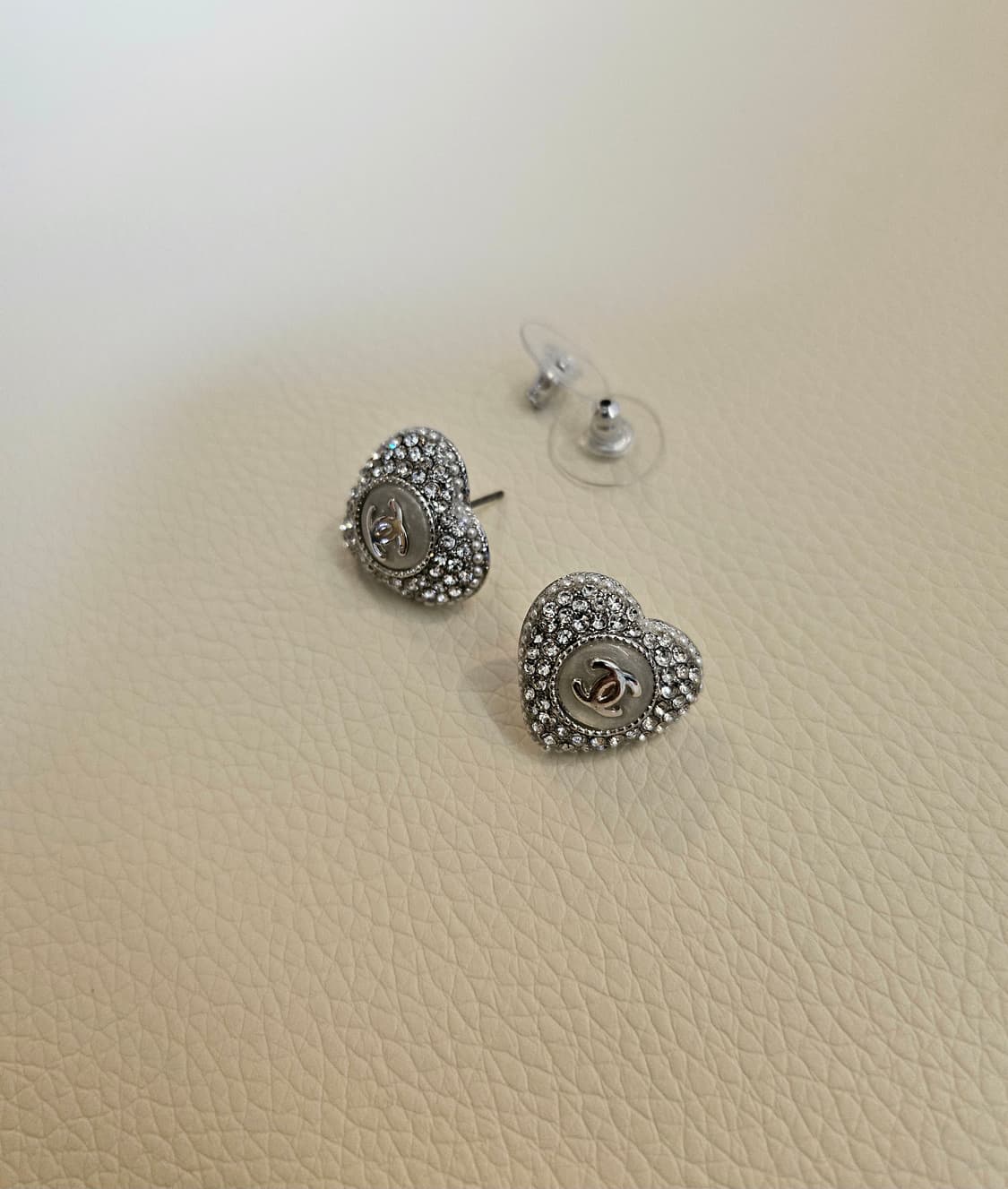 샤넬 큐빅하트 진주 실버 귀걸이 업사이클링 상품이미지4