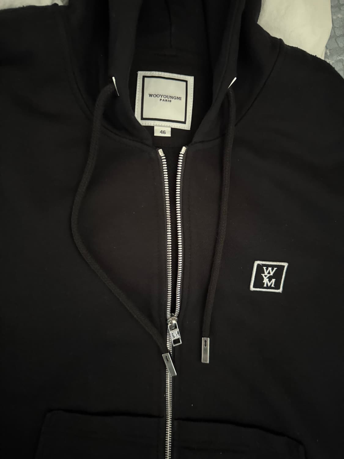 새상품급 24FW 우영미 백로고 후드집업 상품이미지3