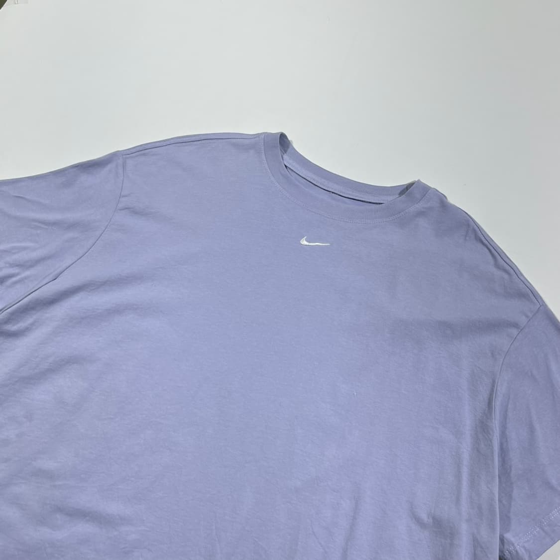 [NIKE] 나이키 루즈핏 스우시 자수 라벤더 반팔 티셔츠(새상품) 상품이미지2