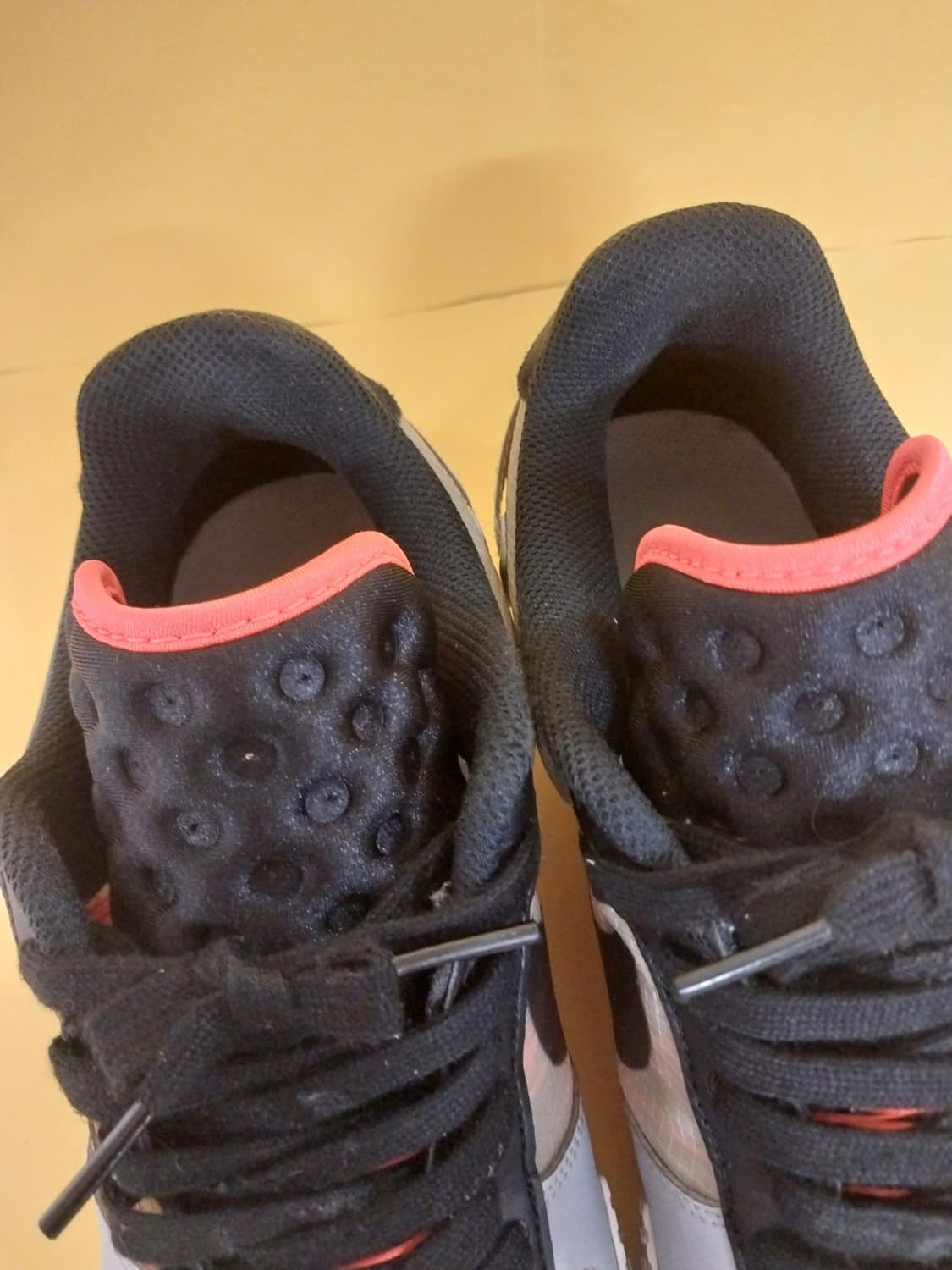 남성 나이키 에어포스1 타입 블랙 하이퍼 크림슨 운동화 (275) 상품이미지5