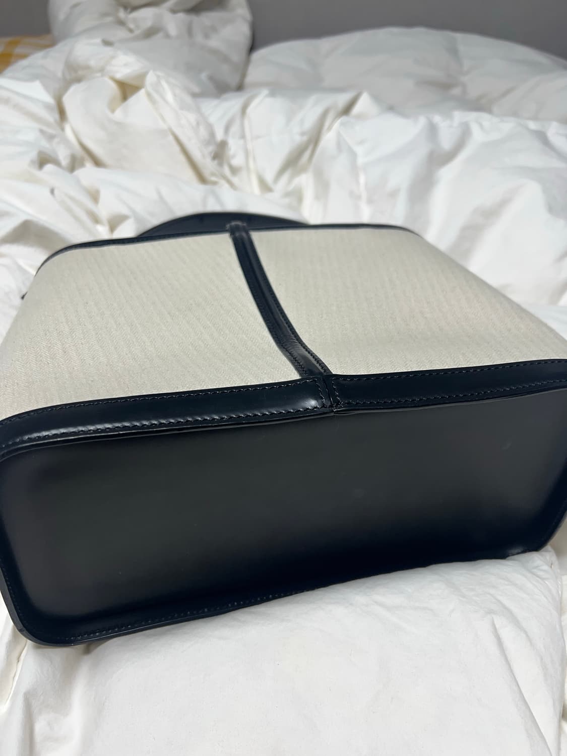 킨더살몬 레더트림드 캔버스 크로스 백 상품이미지3