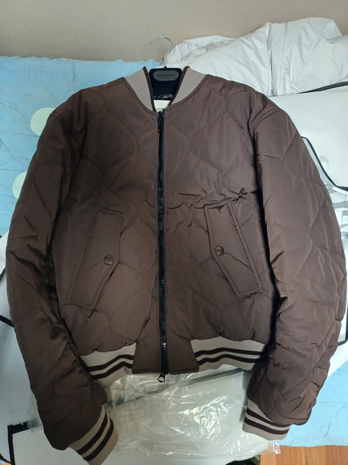 [L] 드리스반노튼 퀄팅 백지퍼 봄버 브라운 새상품 상품이미지3