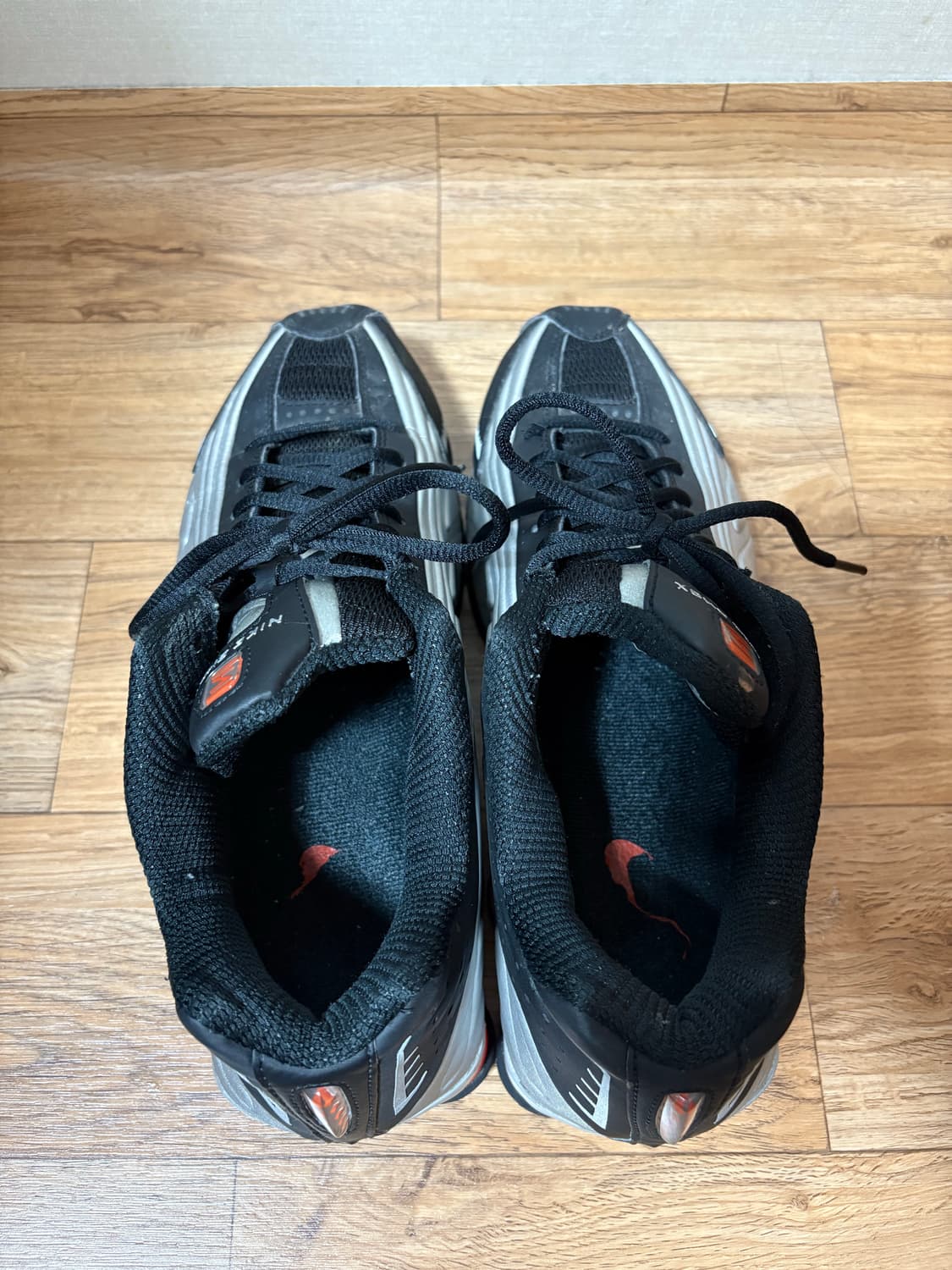 나이키 샥스 R4 메탈릭 실버-블랙 상품이미지2