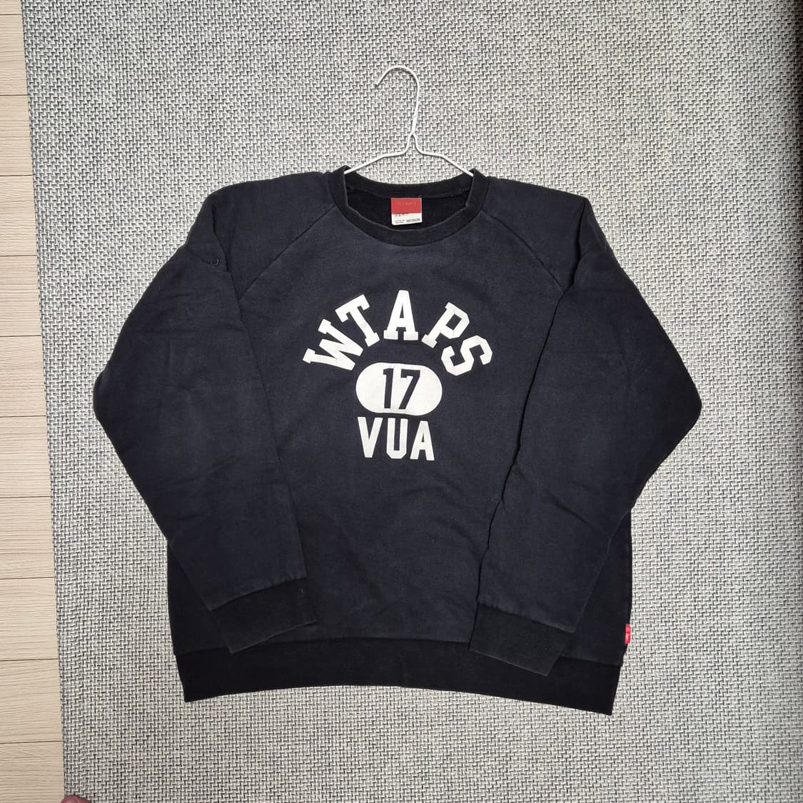 더블탭스 아치로고 맨투맨 상품이미지1