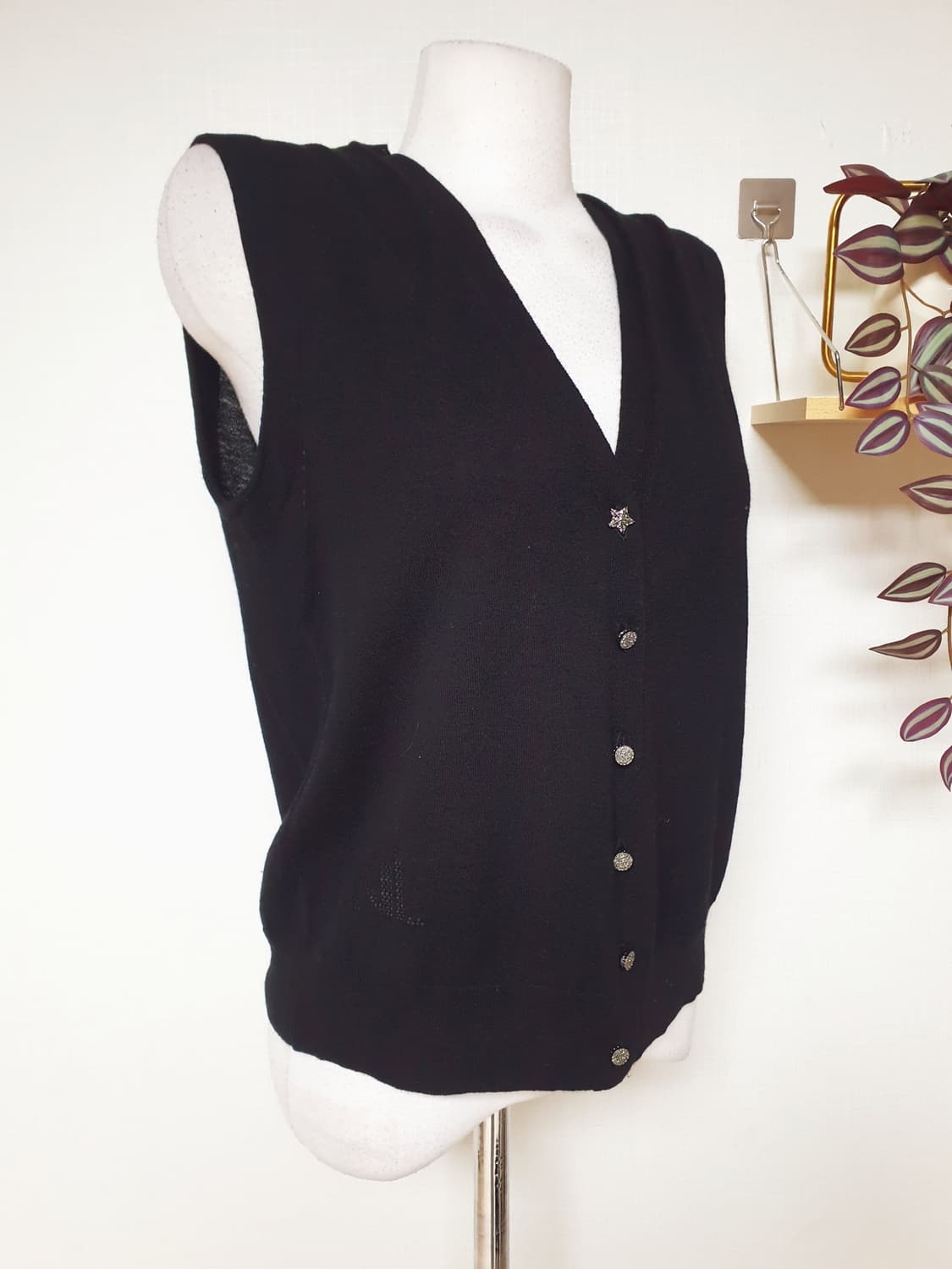 칼라거펠트 24SS 캐시미어 니트베스트 55 블랙 상품이미지2