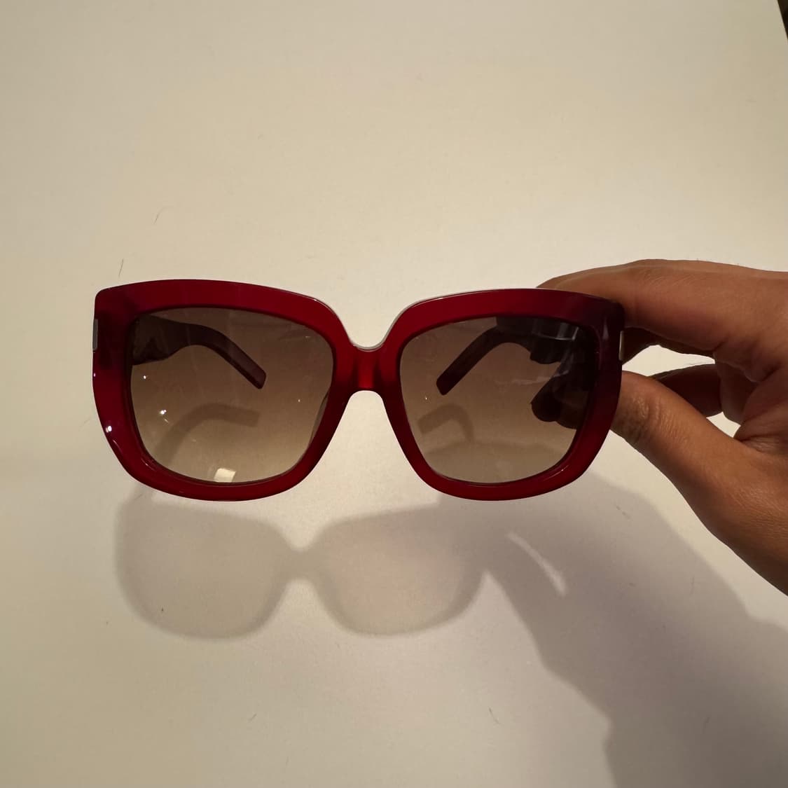 생로랑 레드 선글라스 상품이미지4