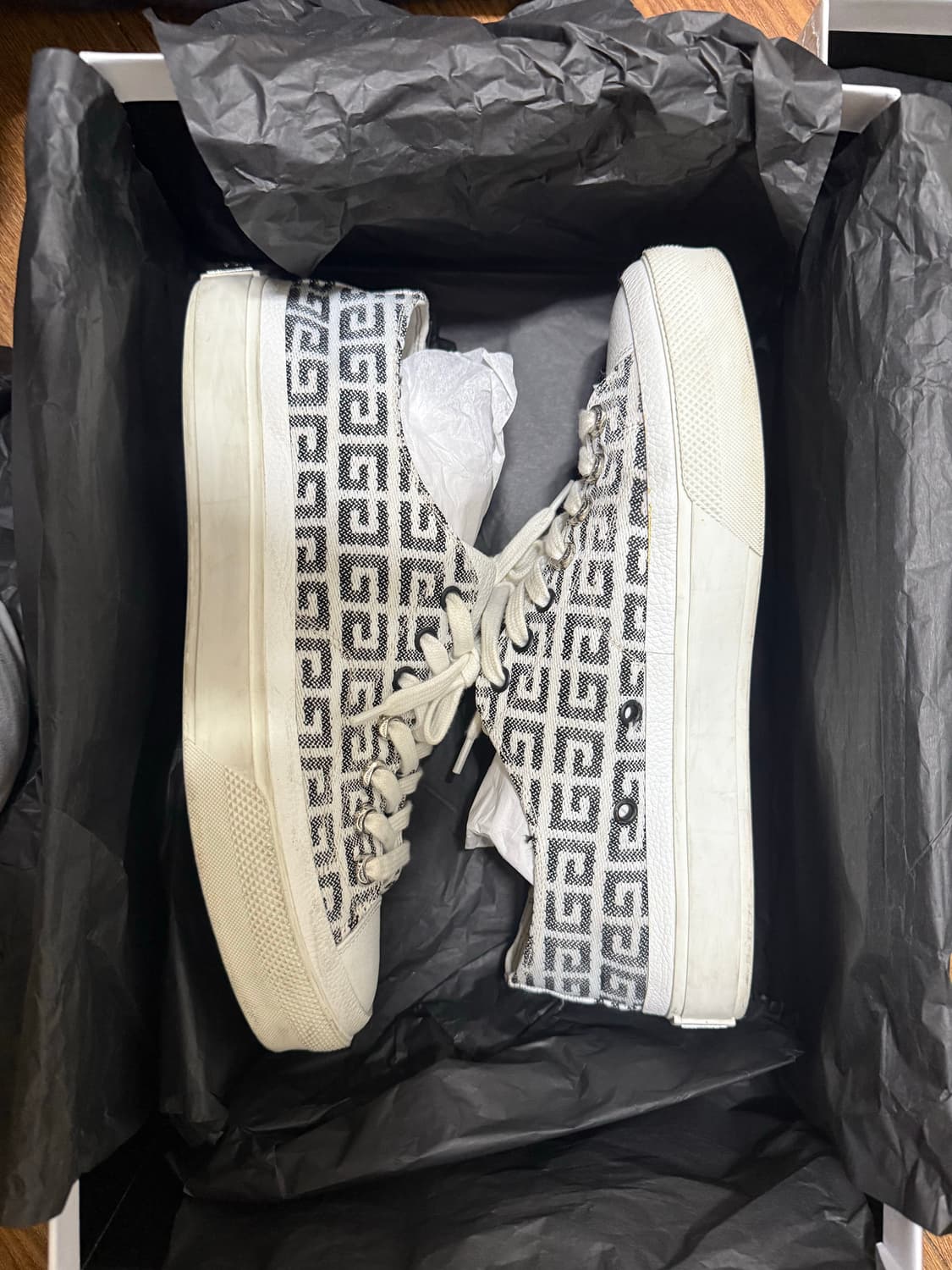 지방시 스니커즈 팔아유 상품이미지2