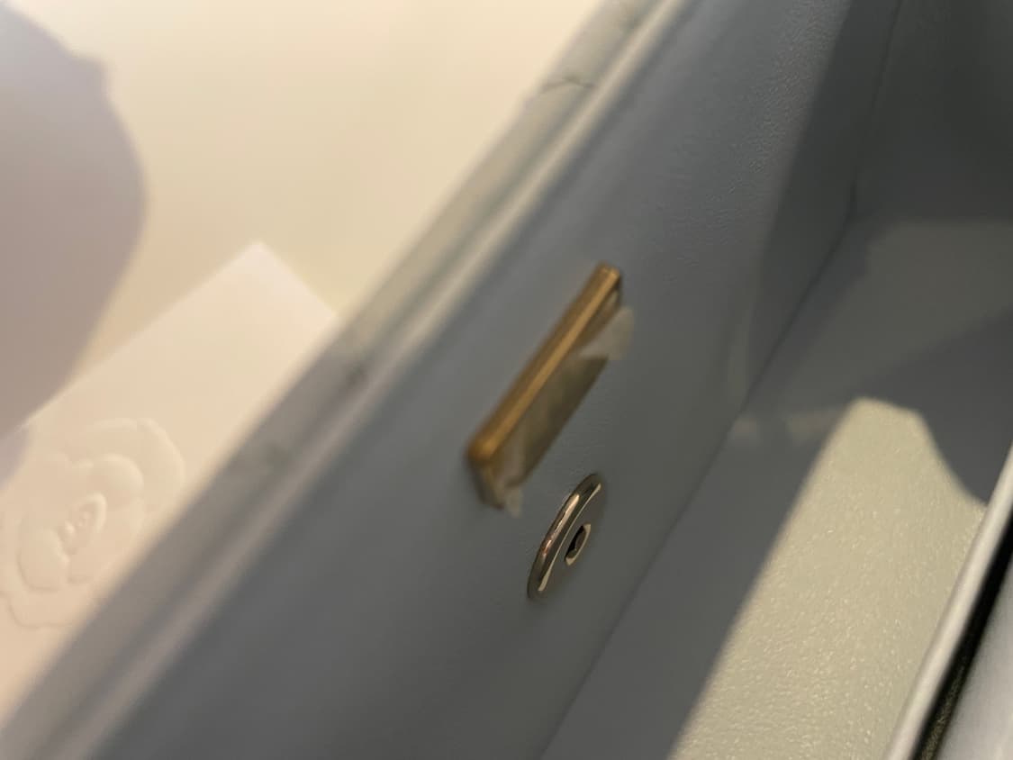 샤넬 뉴미니 탑핸들 금장 라이트 블루 상품이미지8