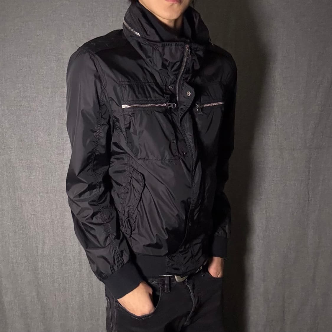 블랙 하이넥 지퍼 자켓 상품이미지3