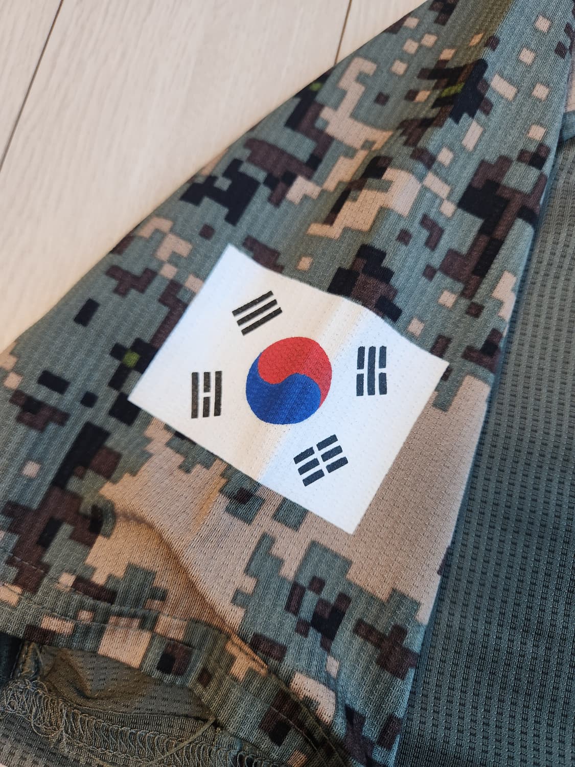 새상품급) R.O.K.A 로카 반팔티 사이즈95m

여러 중고사이트에도  상품이미지4