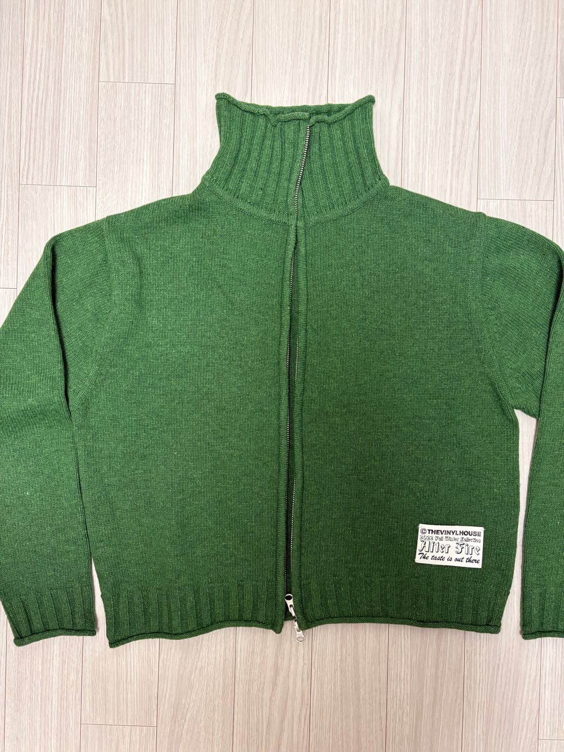 더바이닐하우스 니트집업 상품이미지1