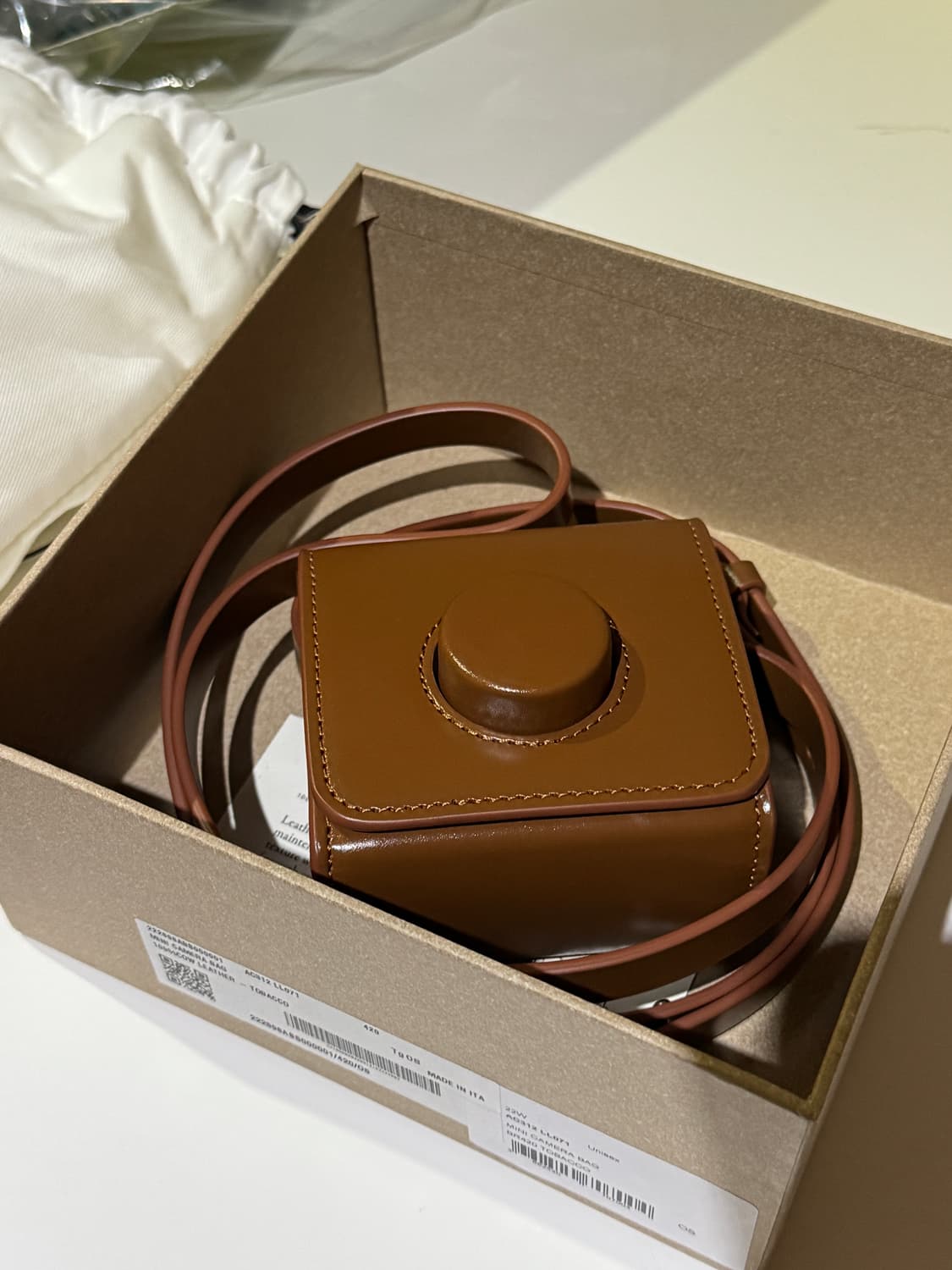 르메르 미니 카메라백 토바코 상품이미지3