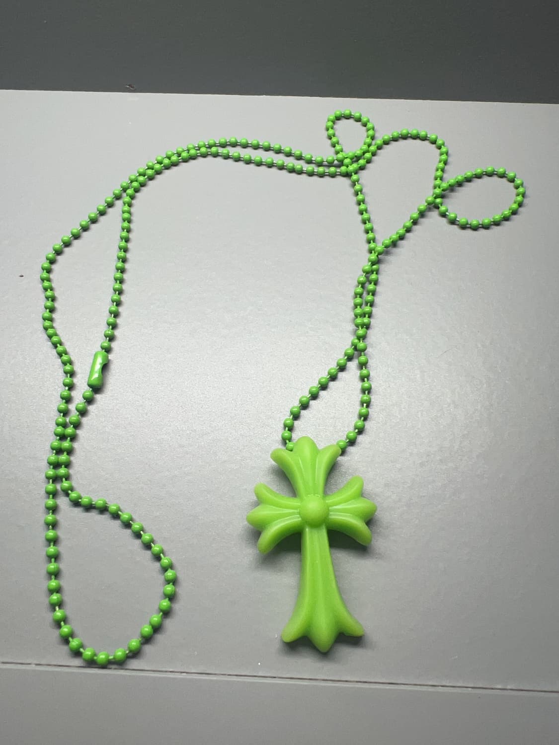 크롬하츠 실리크롬 CH 크로스 팬던트 그린 2022 상품이미지2