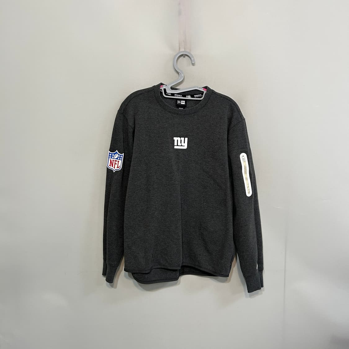 뉴에라 그레이 암포켓 맨투맨 티셔츠 M 상품이미지1