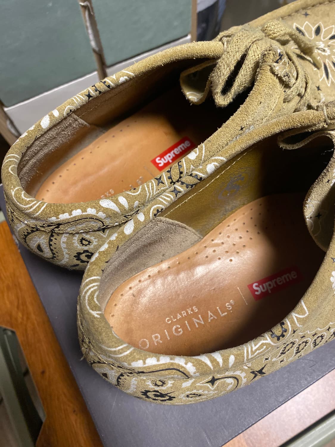 슈프림 x클락스 왈라비  상품이미지6