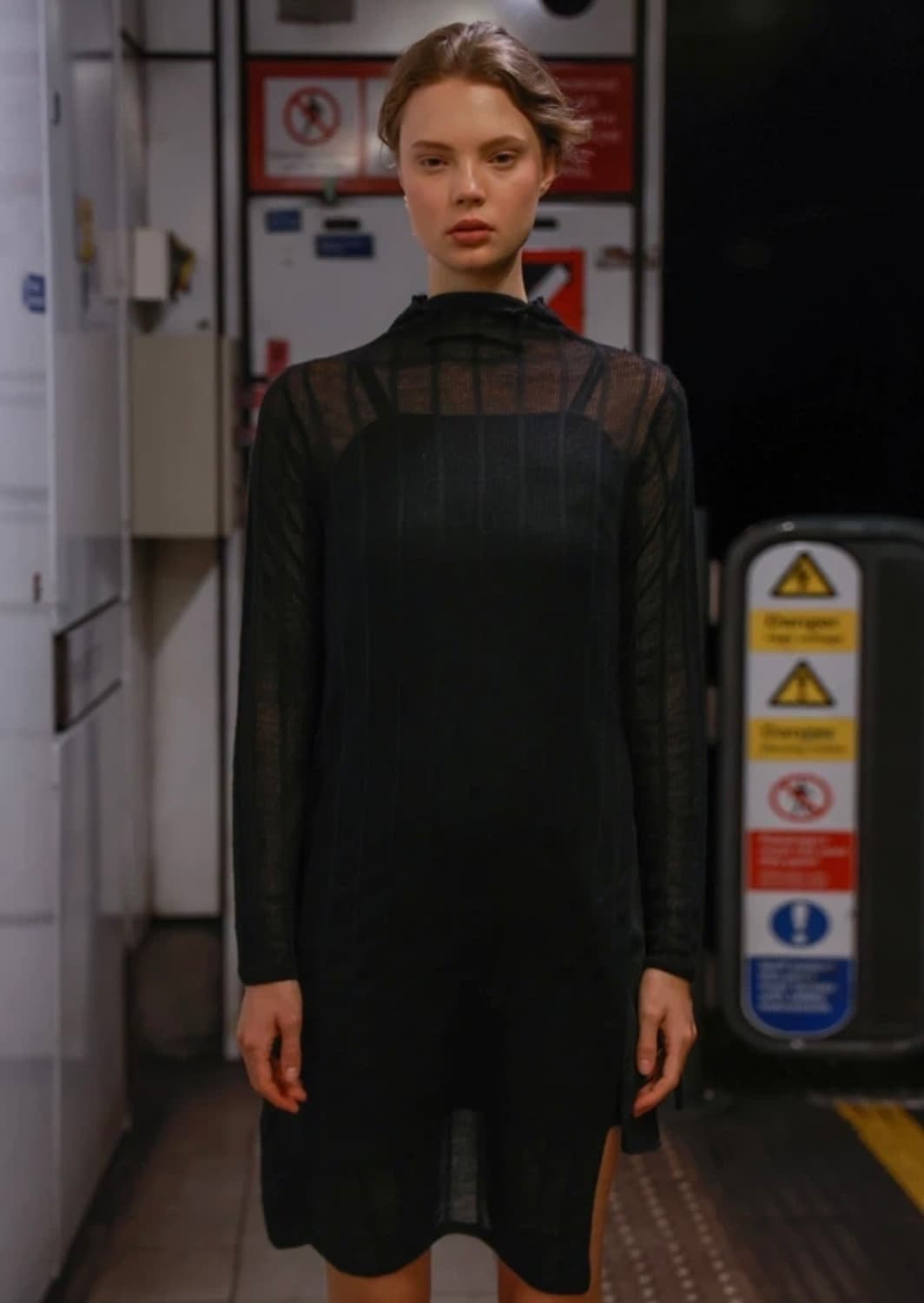 케임어폰 하프 터틀넥 롱 니트 블랙(새제품) 상품이미지1