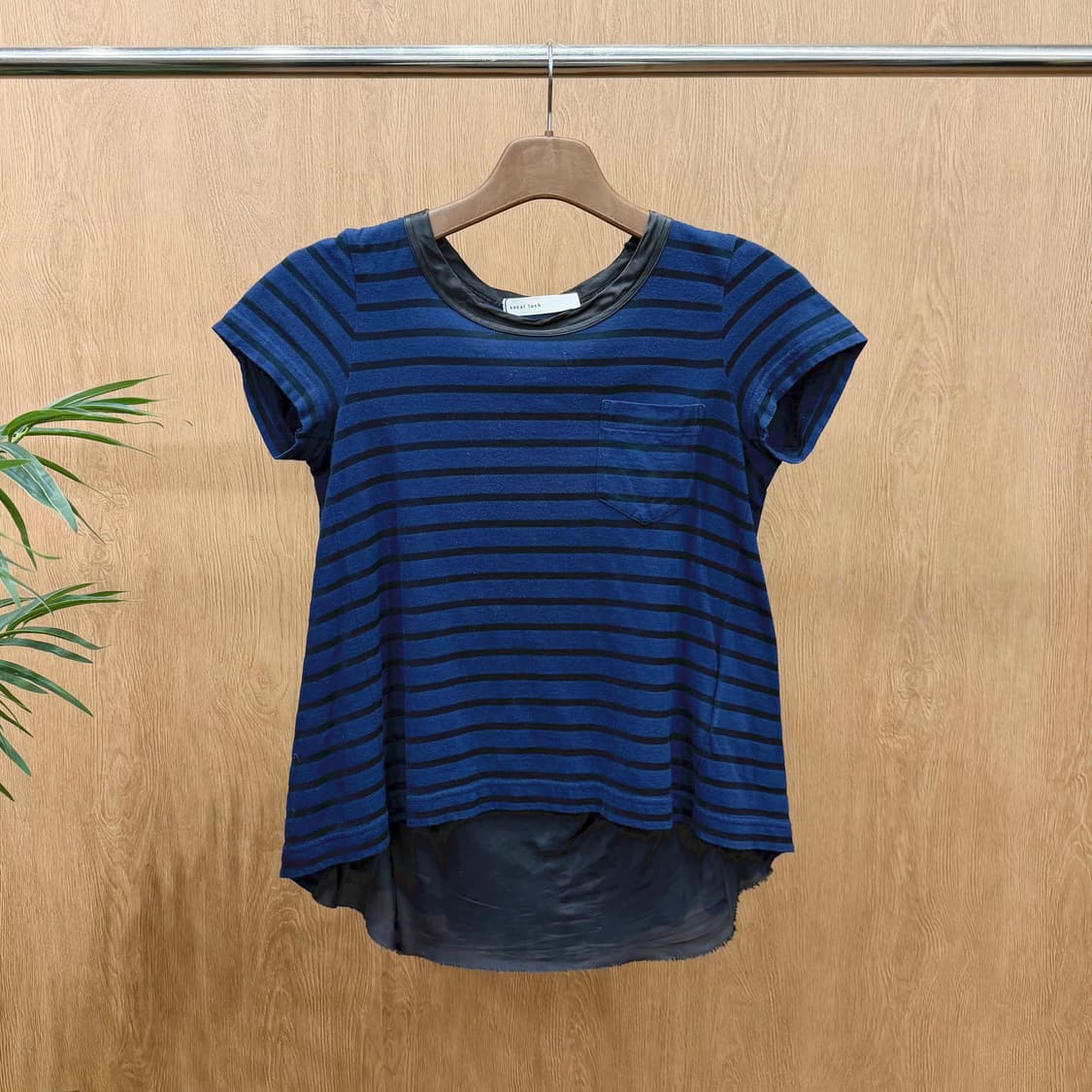 사카이 럭 반팔 티셔츠 스트라이프 후면 배색 레이어드 디테일 루즈핏 블루 상품이미지1