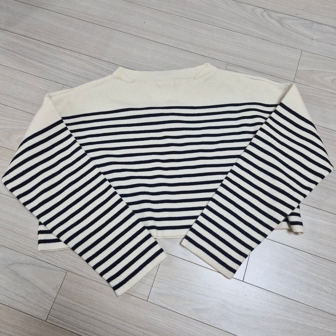 [S] 셀린느 여성 스프라이트 자수 로고 크롭 니트 상품이미지3