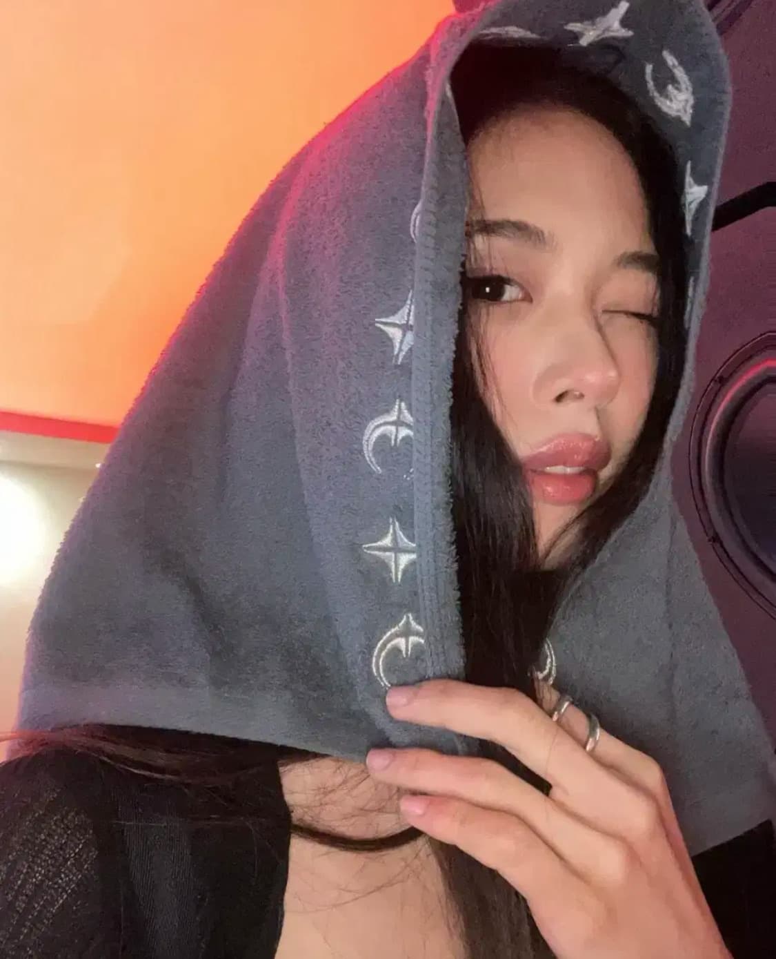 떠그클럽 챠콜수건 상품이미지1