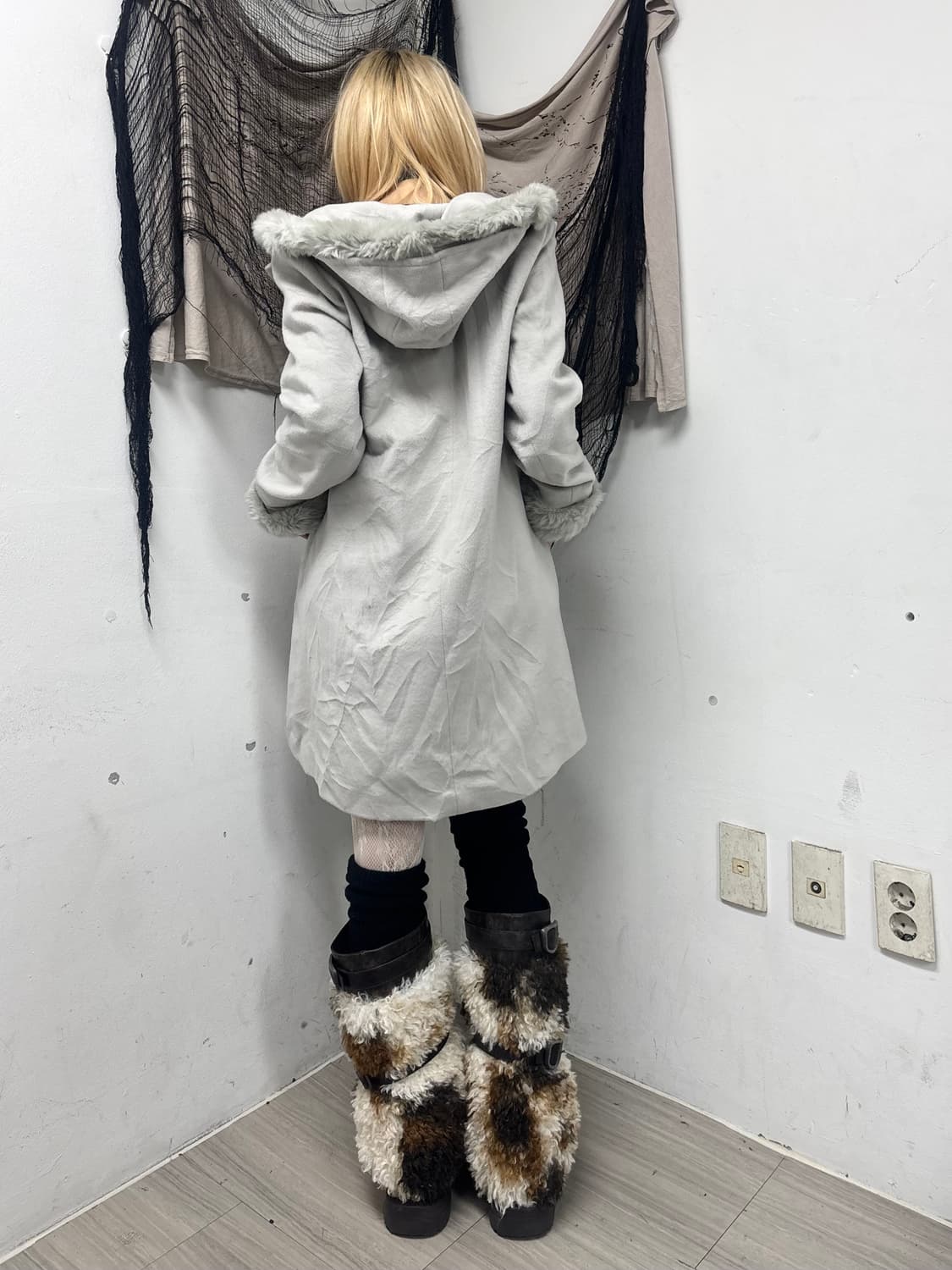 Grey Fur Hoodie Long Coat 상품이미지3