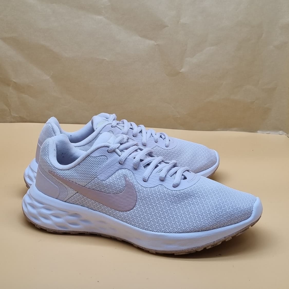 나이키 레볼루션6 여성운동화240. 상품이미지1